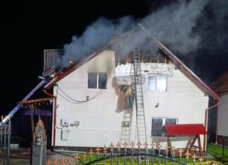 Incendiu la o locuință din Valea Stânei. Acoperișul și mansarda au ars din cauza unui cablu electric defect