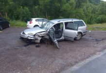 Accidentul grav de la Brodina: Din cauza vitezei un tânăr șofer a pierdut controlul mașinii și a pătruns pe contasens lovind un autoturism condus regulamentar