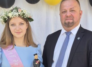 Ecaterina Lăzăroi, șefă de promoție cu media 10 la Școala Gimnazială „Constantin Blănaru” din Cornu Luncii
