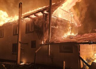 Pagube de 800.000 de lei în urma incendiului din Ostra. În locuință nu era nicio persoană, iar incendiul a fost anunțat de o vecină