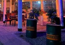 Doi tineri reținuți după o agresiune violentă în parcarea unei discoteci din Fălticeni