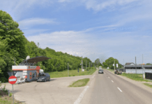 Accident la Mălini: Șoferiță rănită după ce a virat stânga fără să se asigure ca să intre la o stație de carburanți