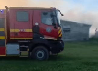 Incendiu violent la o fermă de animale în Milișăuți – Intervin 11 autospeciale