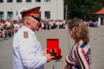 premierea profesorul anului Dorina Fantana premiere realizata de Loctiitorul Sefului Statului Major al Fortelor Terestre gl mr Daniel Pop