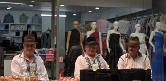 Târgul de Sânziene a început la Suceava: meșteșuguri tradiționale, ateliere creative și spectacole de păpuși pentru suceveni