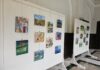 „Comorile Călimanilor” – Expoziție de pictură pe lemn la Vatra Dornei. 100 de lucrări realizate de elevi din patru județe