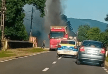 Incendiu la un autocamion încărcat cu tocătură de lemn în Vicovu de Jos. Pompierii au salvat încărcătura