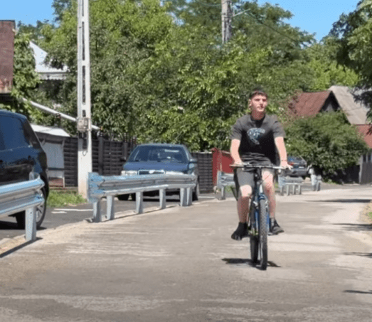 Pistă de biciclete cu sens unic și drum cu lățime de 3 metri la Horodniceni. Locuitorii se plâng că nu mai au loc de mașini și de utilaje agricole