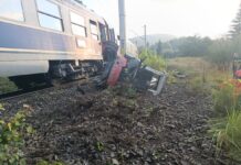 Accident mortal pe calea ferată la Pojorâta. Un bărbat de 52 de ani a murit după coliziunea dintre un tren și un excavator