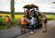 Gheorghe Șoldan a verificat lucrările de modernizare a DJ 208E dintre Dolhești și Forăști: De aproape 15 ani nu a mai văzut drumul ăsta asfalt