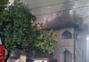 Incendiu la o gospodărie din Călinești Cuparencu. Patru persoane au suferit atacuri de panică