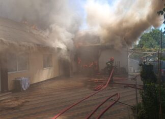 Incendiu la o gospodărie din municipiul Suceava. Pompierii intervin cu două autospeciale