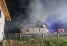 Incendiu în noapte la Frătăuții Vechi. Pompierii au salvat locuința în construcție și casele vecine