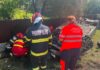 Accident rutier la Vârfu Dealului: Șofer în stare de inconștiență extras din mașină de salvatorii ISU după ce s-a răsturnat cu autoturismul