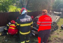 Accident rutier la Vârfu Dealului: Șofer în stare de inconștiență extras din mașină de salvatorii ISU după ce s-a răsturnat cu autoturismul