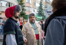 Ediția din acest an a Festivalului Medieval „Ștefan cel Mare” s-a deschis cu parada medievală. Manifestările continuă până duminică