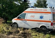 Accident la Ipotești: Un autoturism a intrat în coliziune cu o autosanitară ce transporta o pacientă