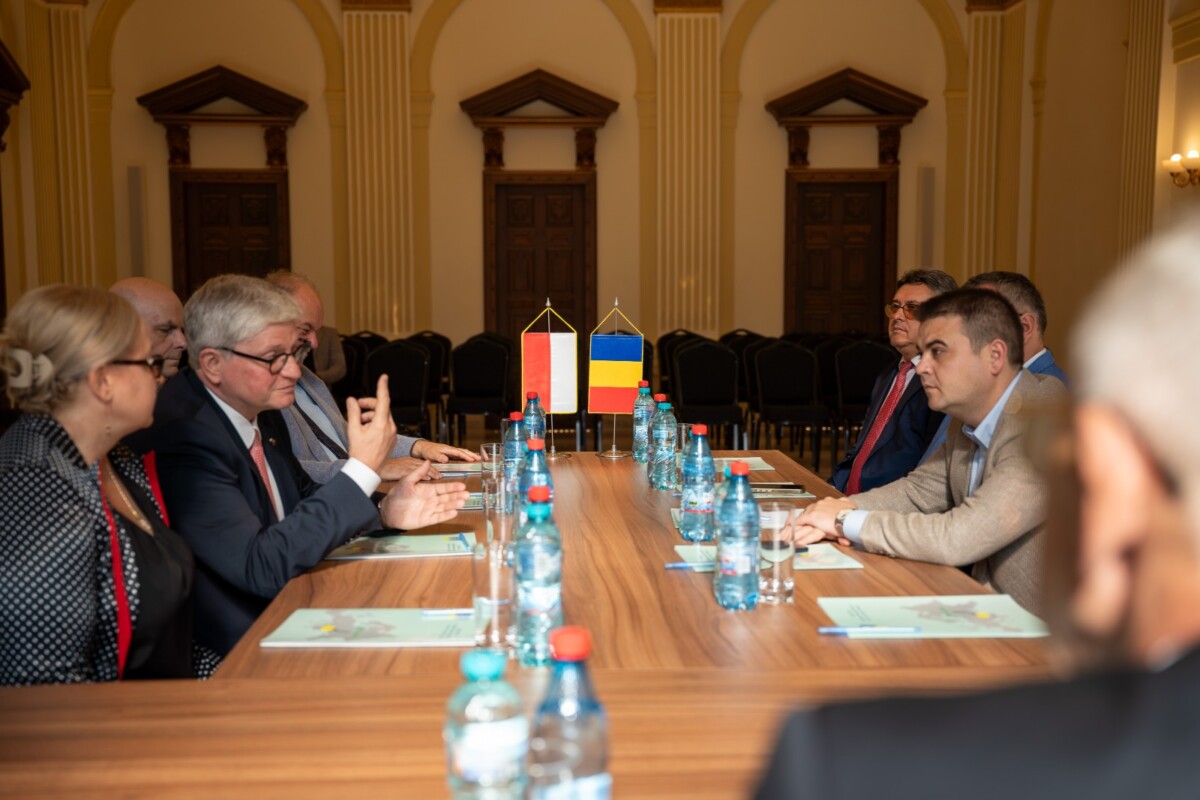 Șoldan întâlnire cu o delegație poloneză la Palatul Administrativ: E nevoie de o voce comună pentru fonduri UE la frontiera estică. Parteneriatul cu Podkarpackie trebuie trecut la proiecte concrete.