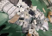Haine cu mărci cunoscute, în valoare de aproape 73.000 de lei, reținute la Punctul de Trecere a Frontierei Siret