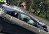 Accident pe Calea Unirii din Suceava: un autoturism a intrat în coliziune cu un stâlp. O femeie de 45 de ani, transportată la spital