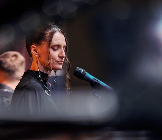 ParKin’Jazz 2026 a început la Vicovu de Jos. Concert mutat în interior, din cauza vremii
