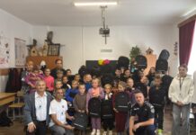Peste 100 de copii din comunități montane din nordul județului au primit ghiozdane și rechizite. Campania „Să aducem copiii la școală”, la a VII-a ediție