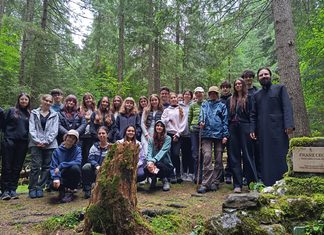 Tabăra tinerilor voluntari ATOS, la a cincea ediție: două zile la Slătioara, între Rarău, Codrii Seculari și Sfânta Liturghie