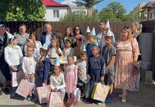 „Anotimpuri de lumină pentru fiecare copil”, lansat la Rădăuți. Un proiect județean clădit pe patru ani de prietenie