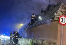 Incendiu la o casă din Burdujeni. Pompierii au salvat două locuințe învecinate