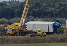 Trafic oprit pe DN 17, între Păltinoasa și Gura Humorului, după răsturnarea unui ansamblu rutier