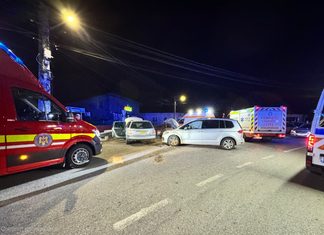 Accident la Costâna: Cinci persoane, dintre care trei copii, transportate la spital