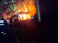 Foc pus intenționat la o gospodărie nelocuită din Fălticeni. Nu au fost victime