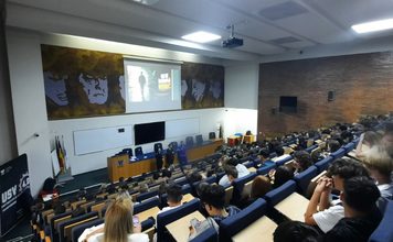 Săptămâna Prevenirii Criminalității a început la Suceava cu o conferință despre siguranța copiilor. Trei deținuți din Penitenciarul Botoșani au vorbit în fața elevilor