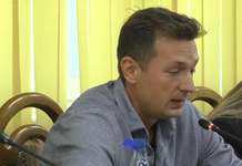 Majorarea tarifelor de încărcare la mașini electrice, respinsă de Consiliul Local Suceava. Vasile Rîmbu a invocat scutirea de plată la parcare a tatălui unui consilier local. Radu Bores: Dacă îi luați scutirea poate îi luați și boala!