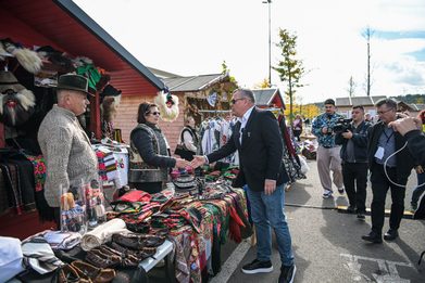 Târgul de Toamnă „Produs în Bucovina” s-a deschis la Iulius Mall Suceava. Peste 30 de producători și 22 de meșteri așteaptă vizitatorii