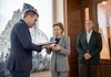 Principesa Sofia, în vizită la Suceava: întrevederi cu președintele Gheorghe Șoldan la Palatul Administrativ și cu prefectul Bogdan Păstrăv la vernisajul expoziției „Universul meu în culori”