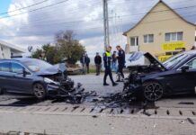 Accident cu două autoturisme la Bosanci. O femeie și un copil de 4 ani au ajuns la spital