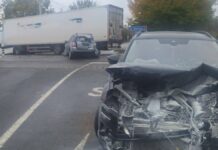 Accident la Drăgușeni cu un autotren și două autoturisme. Patru persoane implicate, una a fost transportată la spital