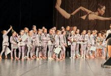 Gimnastele din Rădăuți au triumfat la Paris. Au câștigat trofeul competiției și zeci de medalii la Black Swan Dance Competition