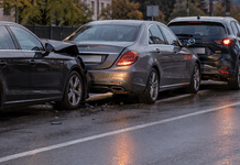 Accident în lanț pe strada Ștefan cel Mare din Gura Humorului. O femeie a ajuns la spital