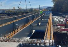 DRDP Iași: A început montarea grinzilor metalice la noul pod de pe DN 2E, la Vicovu de Sus. Investiția depășește 18 milioane de lei