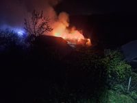 Incendiu puternic la o gospodărie din Brădățel. Un tânăr de 21 de ani a ajuns la spital